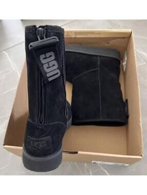UGG CLASSIC SHORT LOGO ZIP BLACK SUEDE SHEEPSKIN WOMEN'S BOOTS SIZE 5